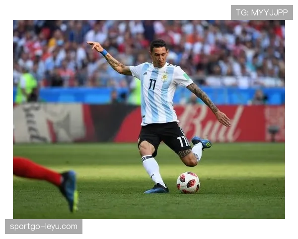 哥伦比亚队边路突破助力进攻回暖，球队表现受关注