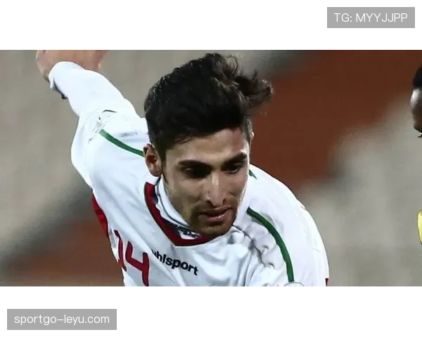 伊朗球员贾汉巴赫什妙传助攻，助力球队在2026世界杯预选赛中表现出色