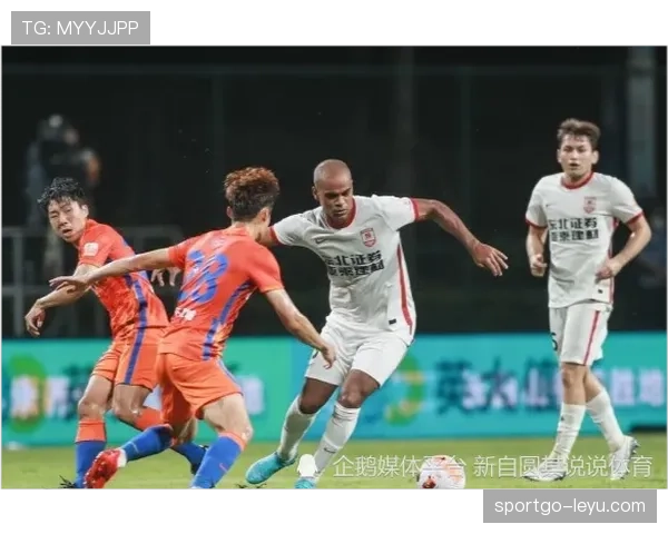 滕哈赫战术失误致球队关键战崩盘，深层原因引关注