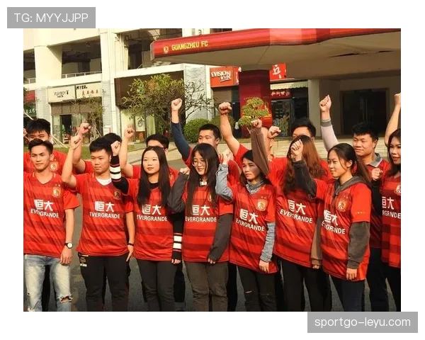 赛场票务热售中，球迷购票热情高涨，赛事期待值持续攀升