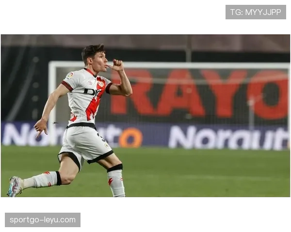 门迪左路防守隐患浮现,球队亟需强化后防布局以应对未来挑战 门迪左路防守隐患浮现,球队亟需强化后防布局以应对未来挑战