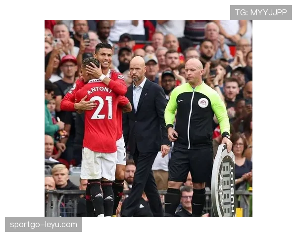 滕哈赫进攻层次清晰，战术体系持续提升