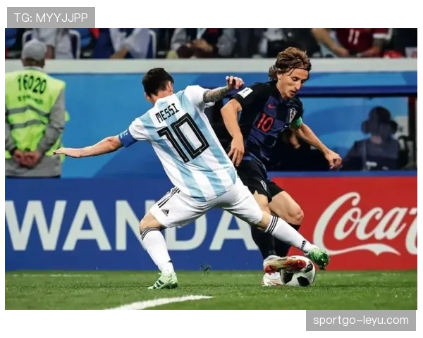 梅西与莫德里奇的组织核心角色与场上影响力深度对比