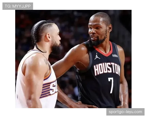 杜兰特今天换了条项链,直接闪瞎我这穷人的眼睛! 杜兰特今天换了条项链,直接闪瞎我这穷人的眼睛!